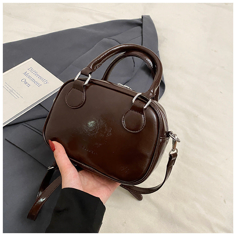 Women's Shoulder Messenger Bag Portable And Fashion Handbag